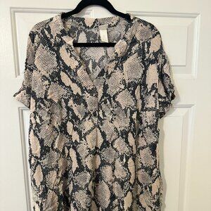 H&M Snakeskin lightweight short-sleeve dress size L